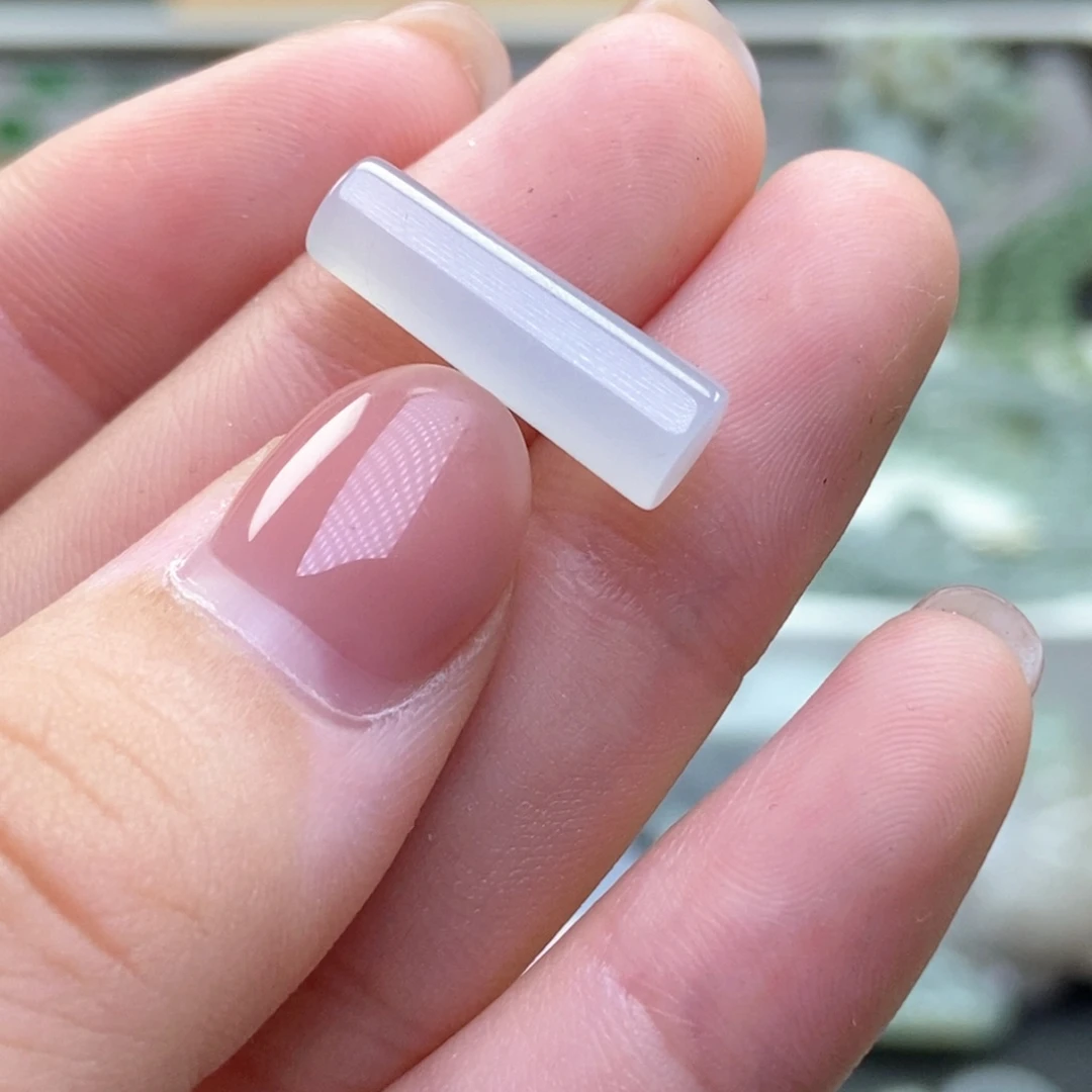 妮***莎翡翠未镶嵌颈饰翡翠