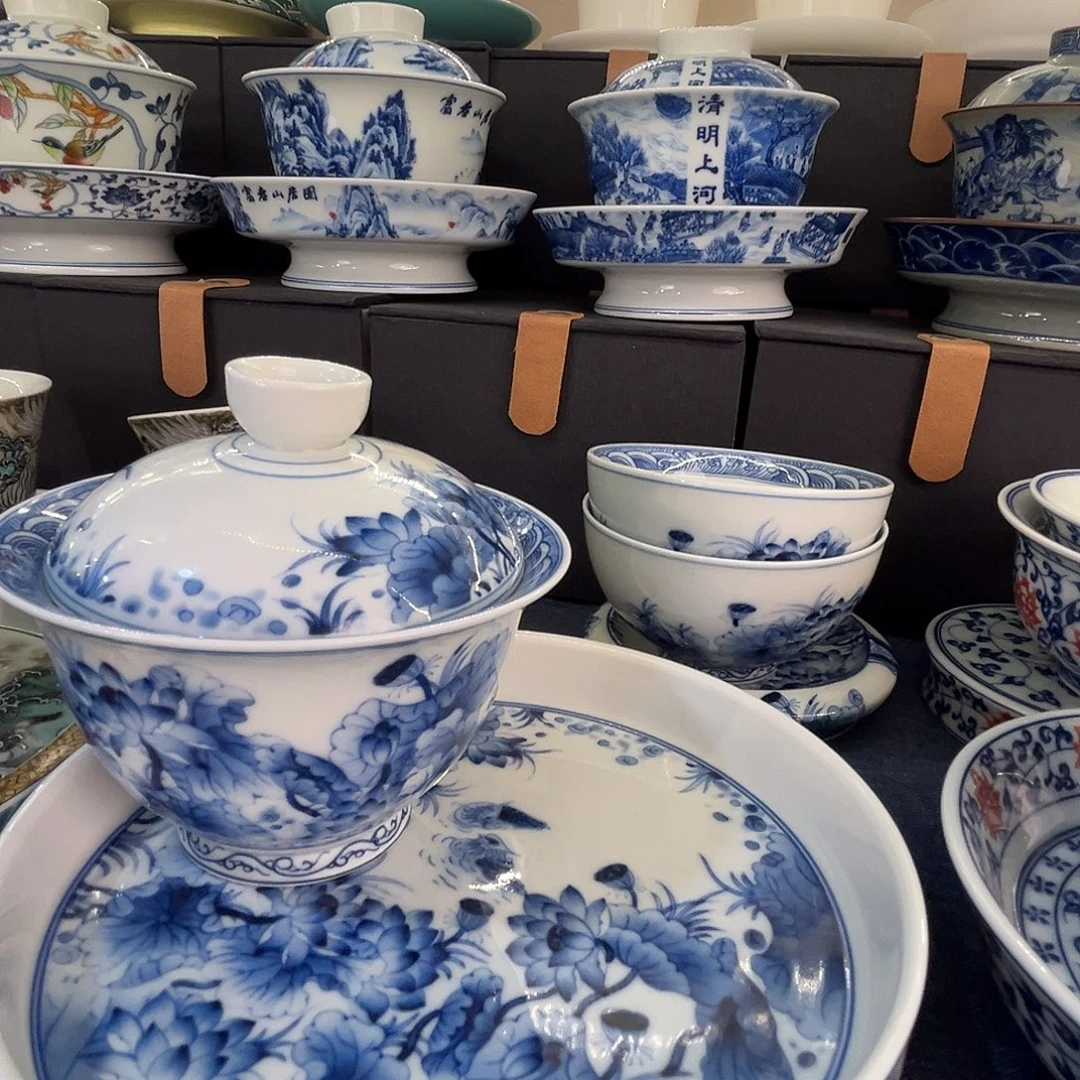 这些盖碗很漂亮！！！