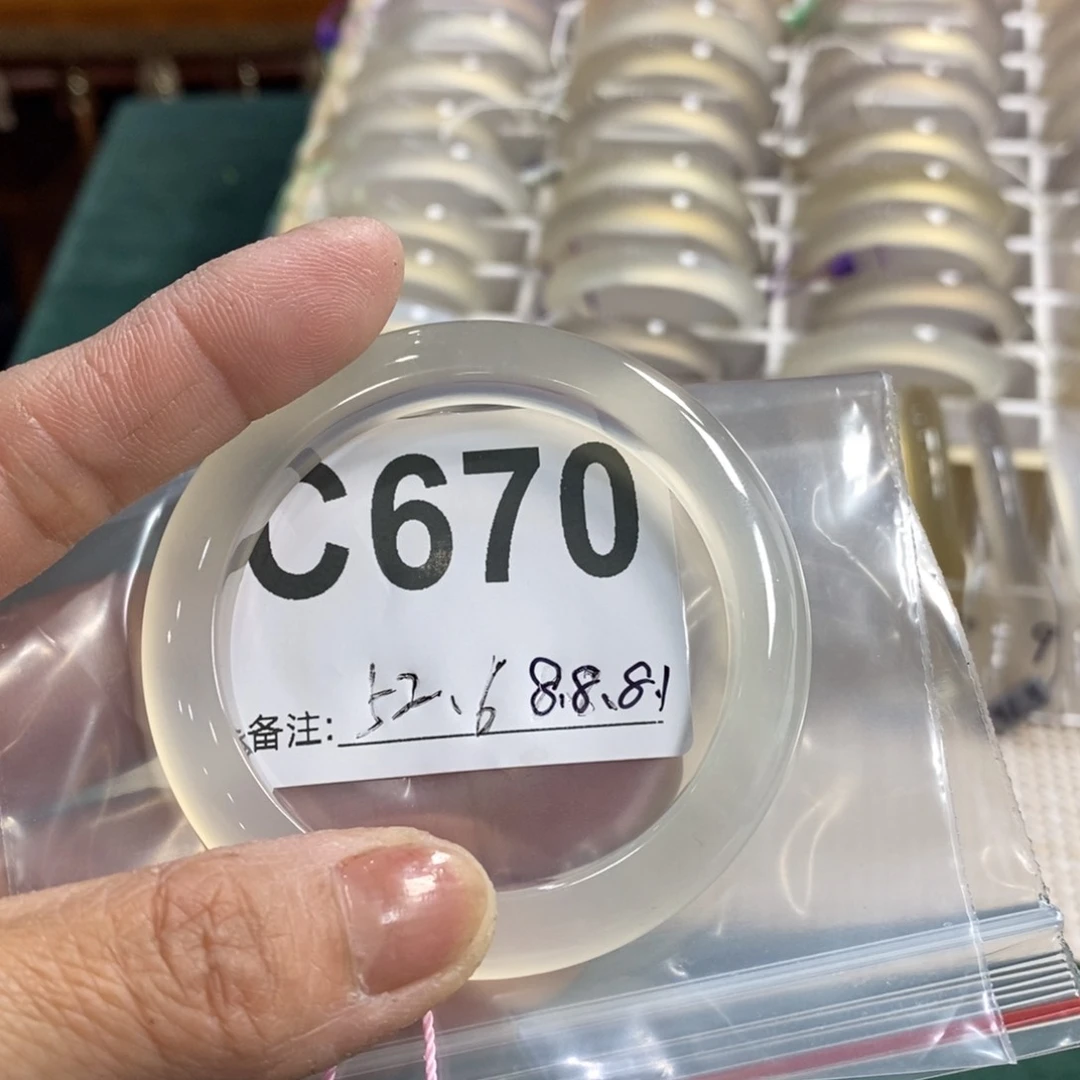 玛瑙/玉髓手镯未镶嵌可***～