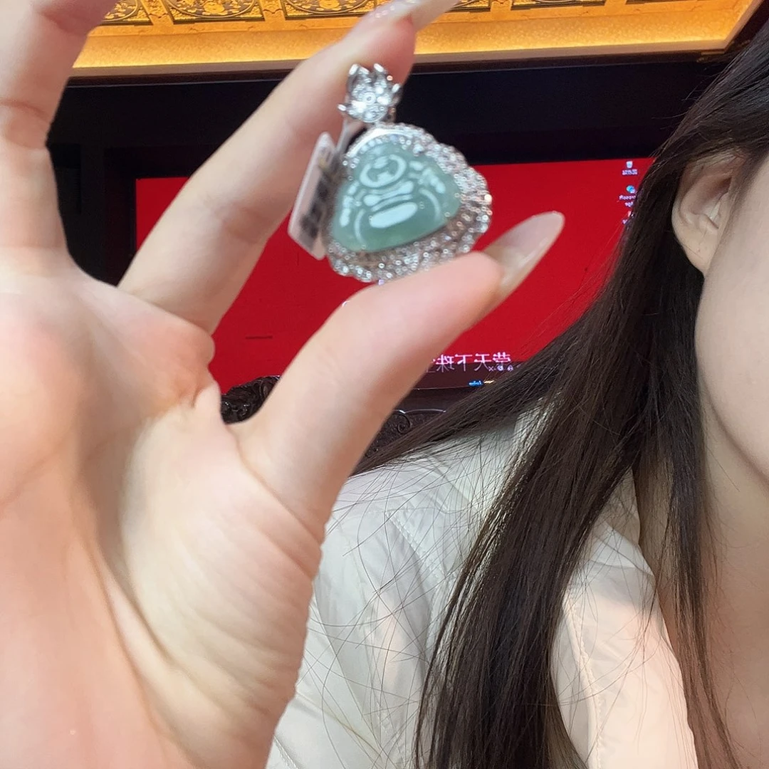 翡翠未镶嵌颈饰佛公