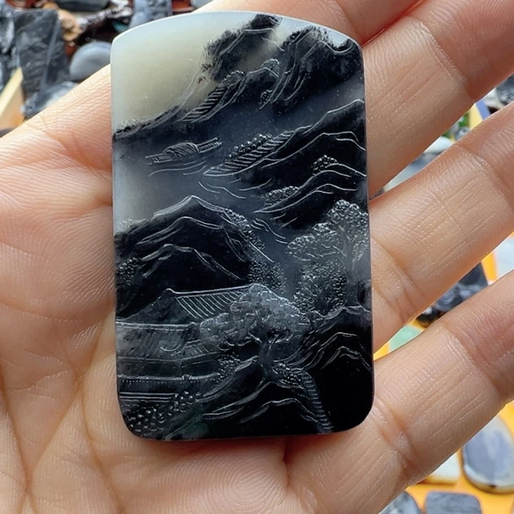 和田玉未镶嵌挂件笑****情