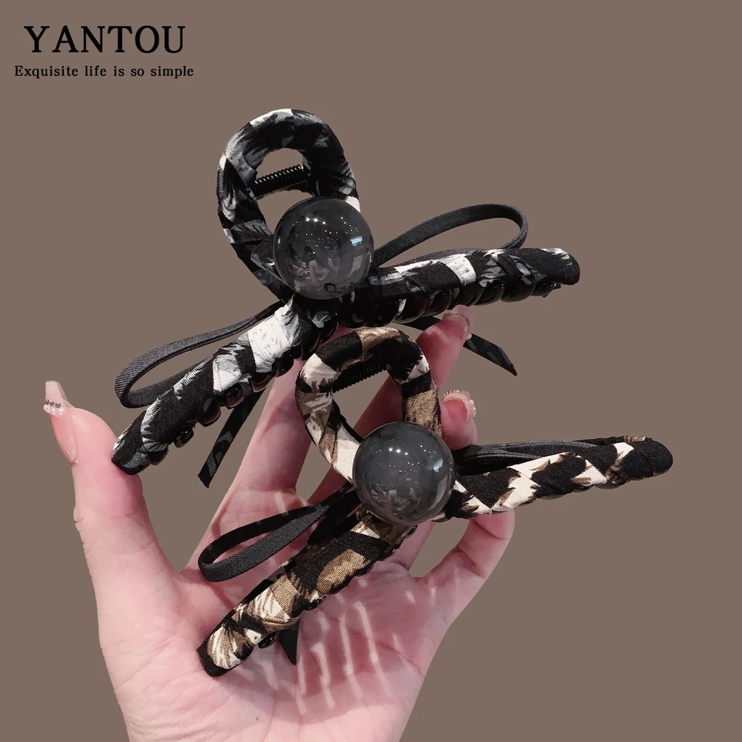 韩国新款珍珠布艺抓夹甜酷风复古蝴蝶结发夹气质盘发鲨鱼夹头饰