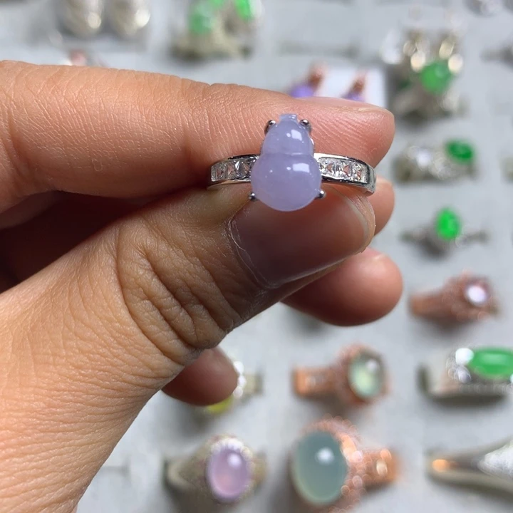 翡翠未镶嵌戒指银托镶嵌，可直接佩戴