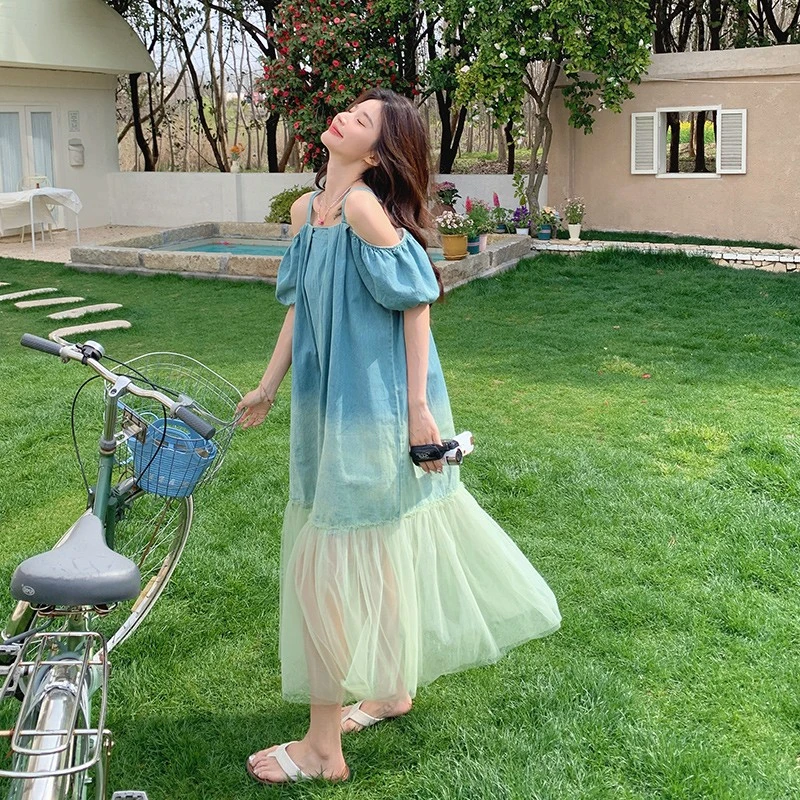 蓝色晕染牛仔吊带裙女2025夏季新款独特别致设计感网纱拼接连衣裙