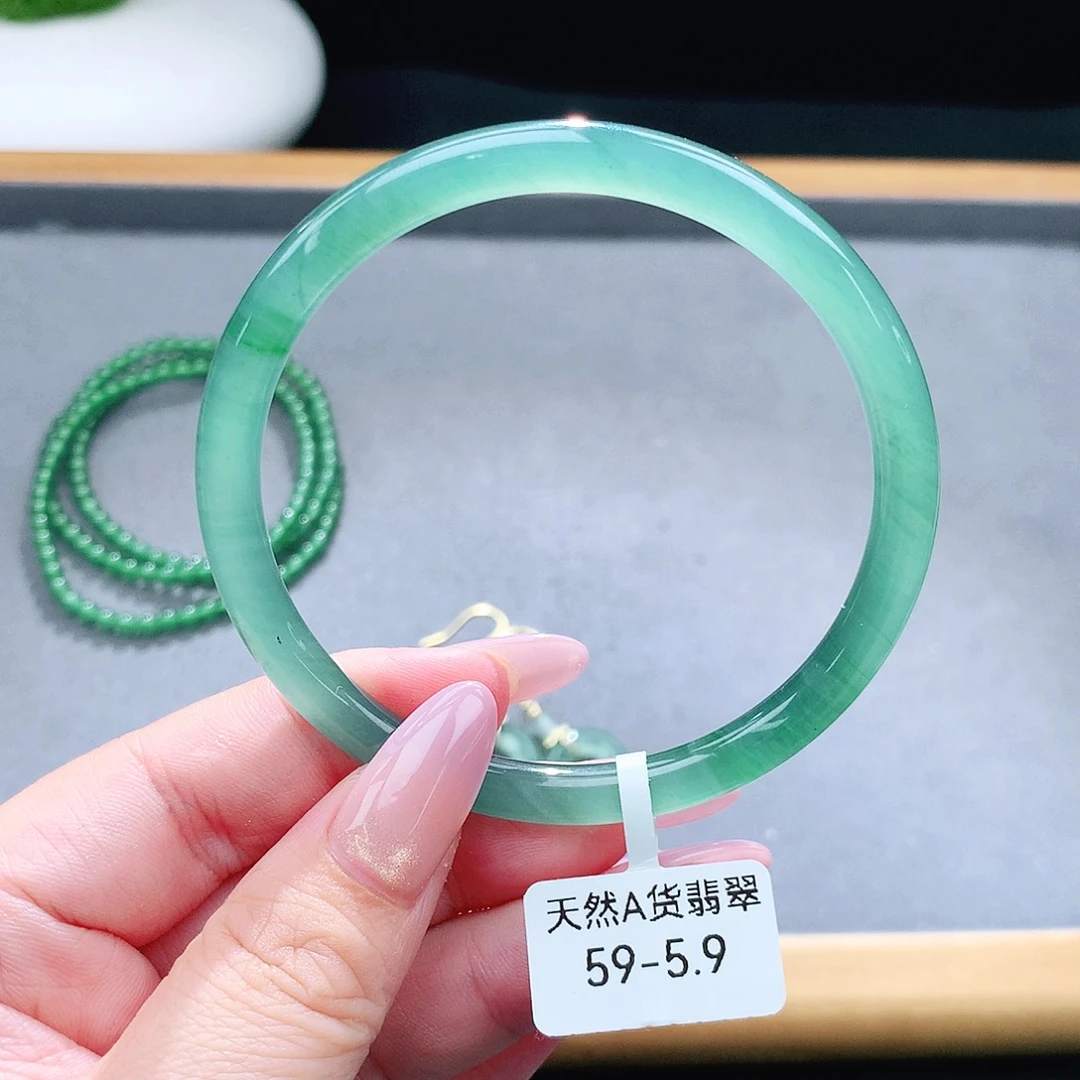 未镶嵌手镯（圆镯）翡翠