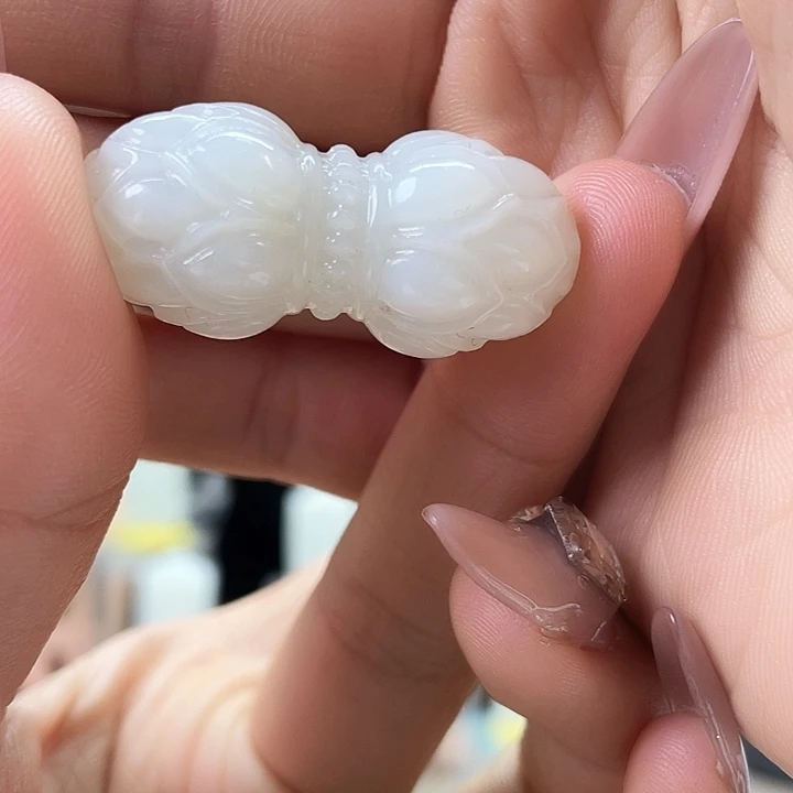 颈饰未镶嵌和田玉（糖玉）