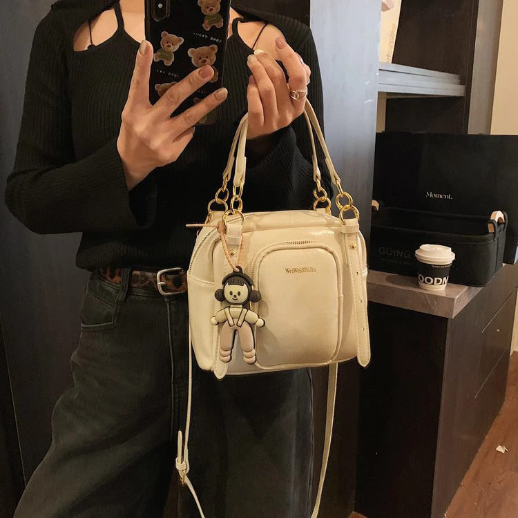 凡凡2025新款单肩斜挎包百搭圆环手提腋下包单肩包包个性潮款女包