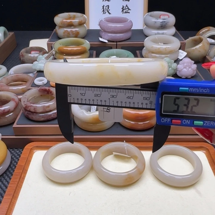 石英岩玉未镶嵌手镯