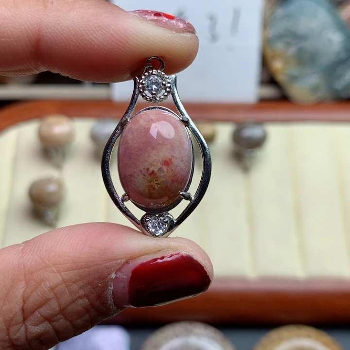 硅化珊瑚（珊瑚玉）颈饰未镶嵌