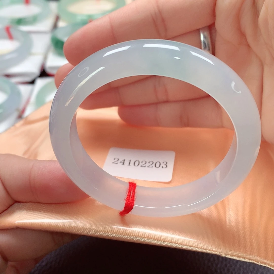 翡翠手镯未镶嵌天然A货翡翠