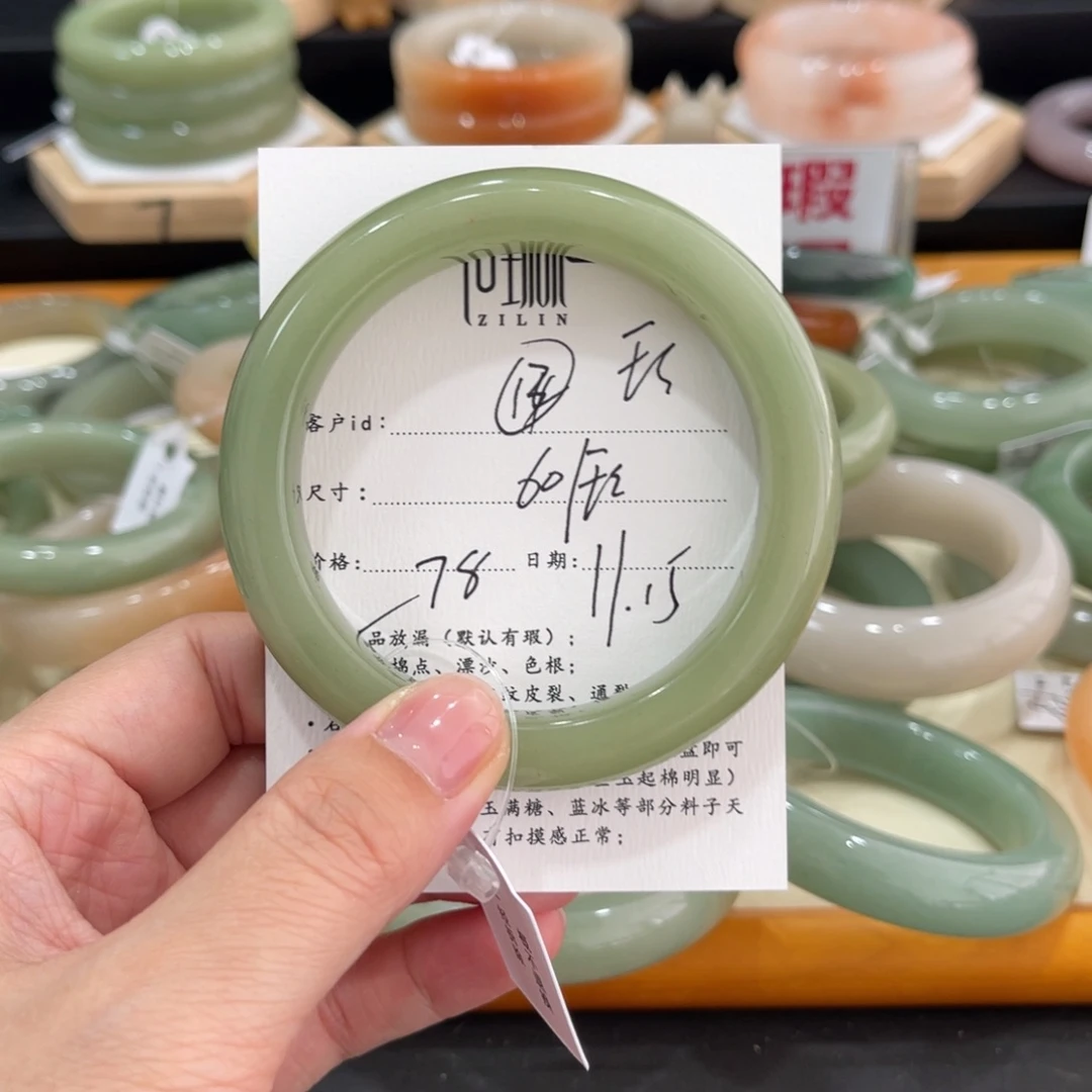 未镶嵌手镯石英质玉