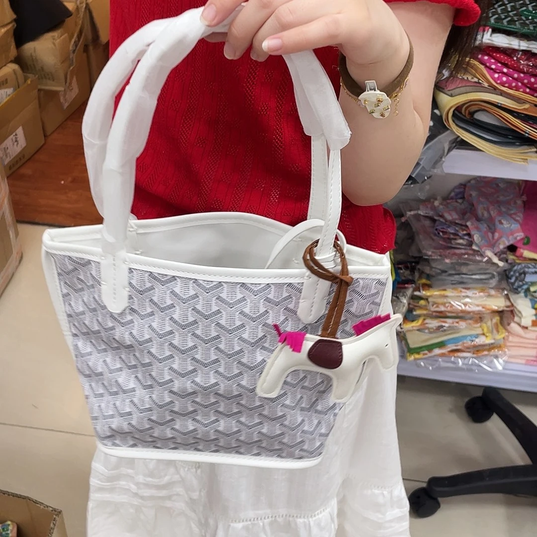 PU化妆包等各种产品的