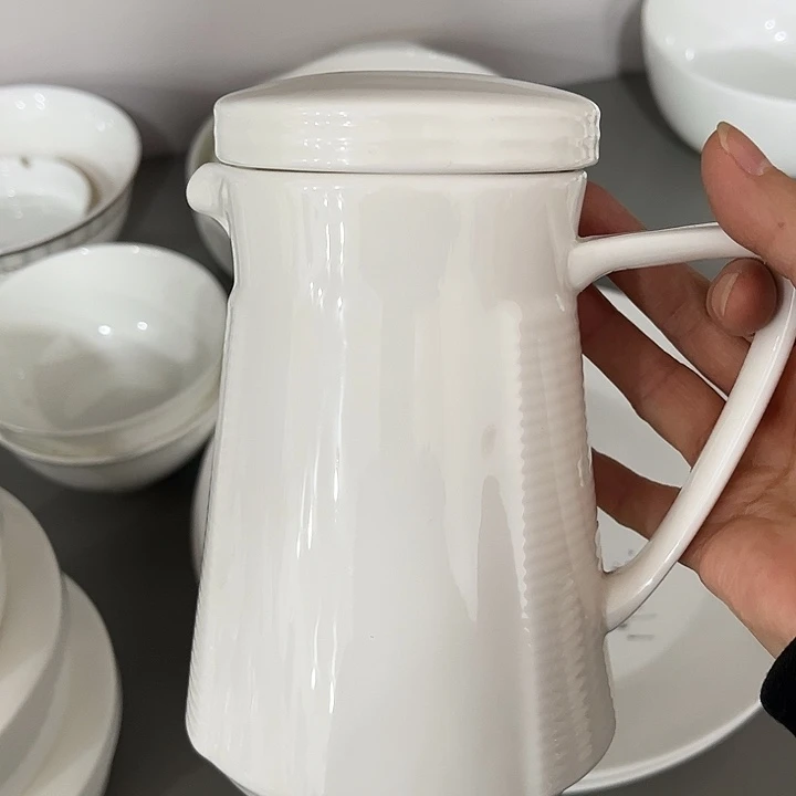 瓷片微瑕骨瓷纯白壶一个