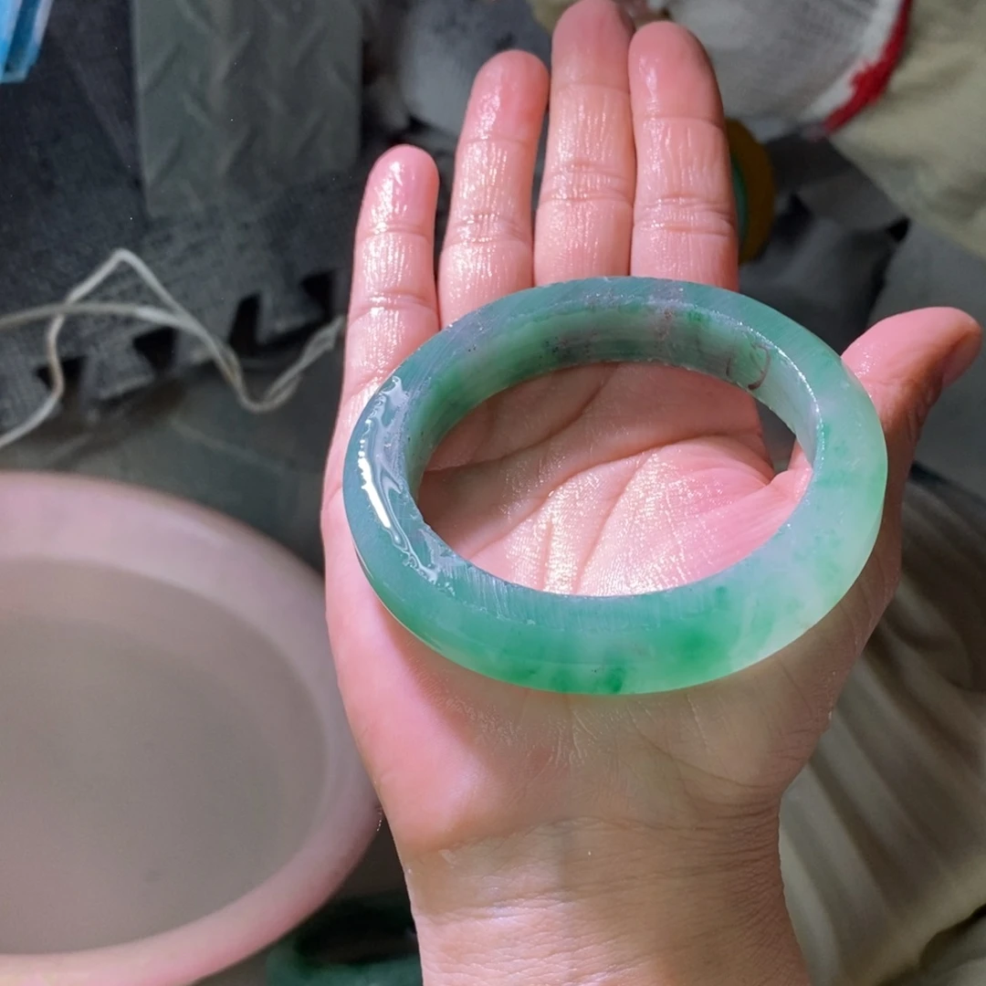 吴***妹石英质玉（非洲翠）未镶嵌手镯定制