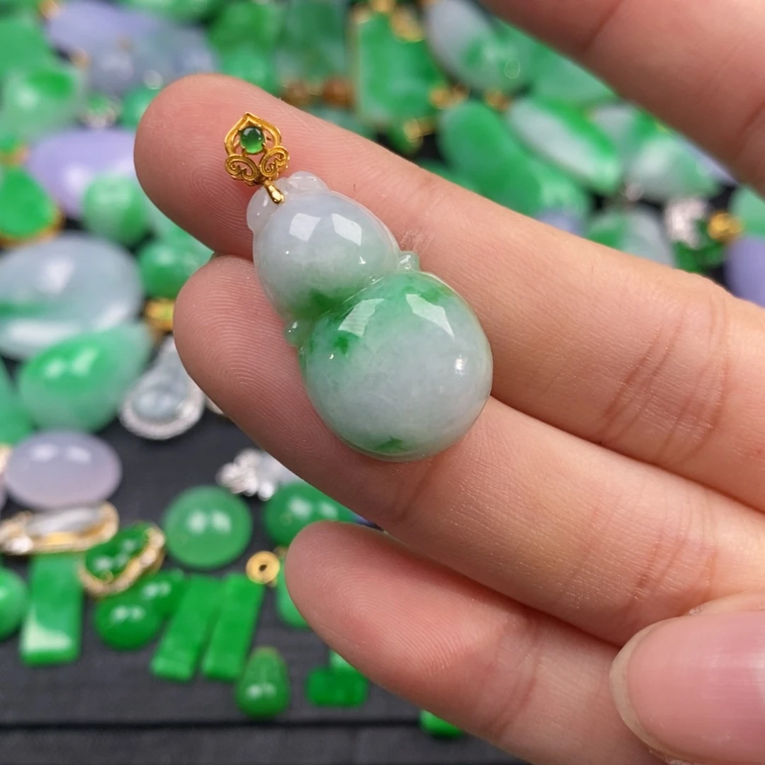 翡翠18K金镶嵌颈饰翡翠