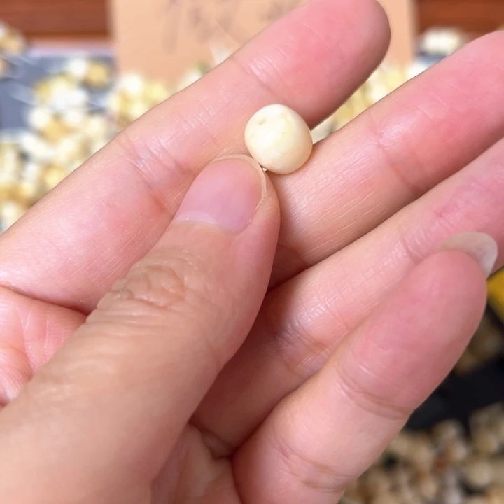 蜜蜡未镶嵌裸石8.6mm一个