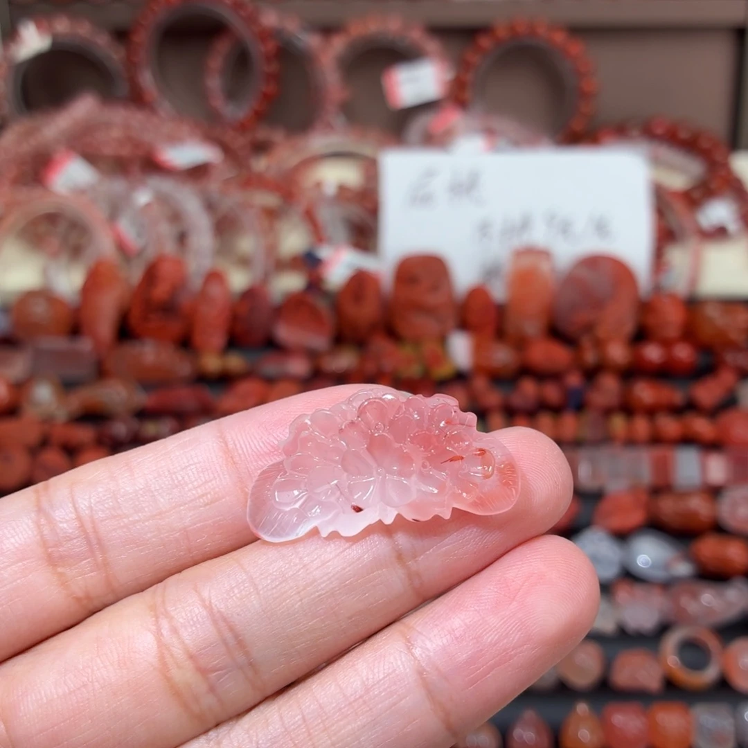 南红玛瑙未镶嵌颈饰花牌