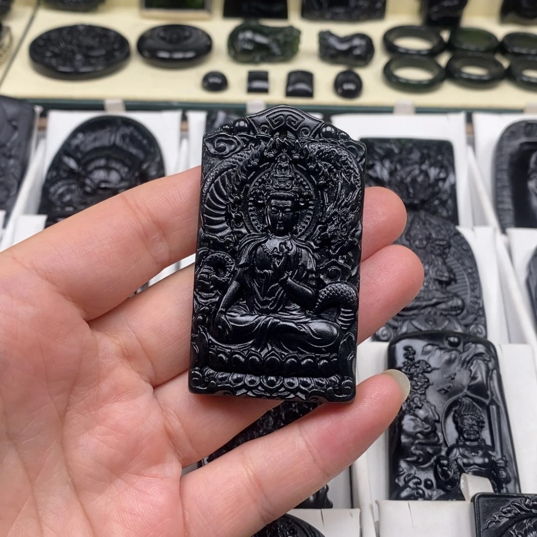 叶***。蛇纹石玉未镶嵌吊坠(不含链)