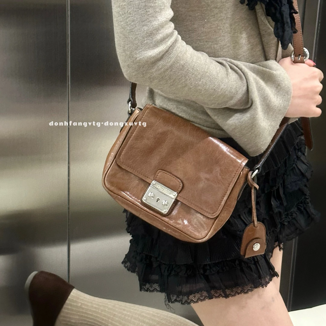 95新 MIU MIU/缪缪 miumiu 棕色油蜡豆腐斜挎包K