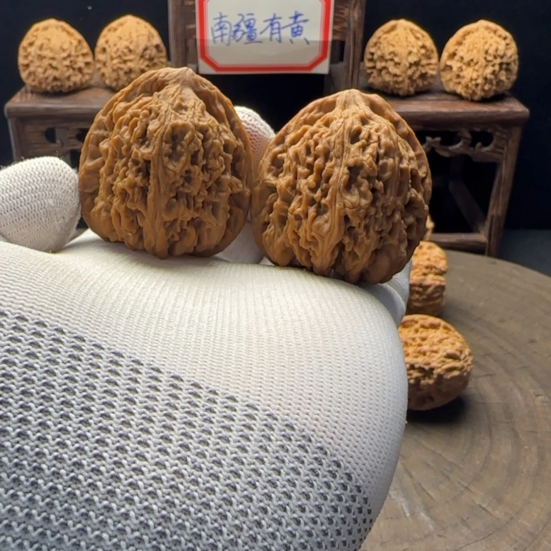 文玩核桃吊坠43三角炮弹