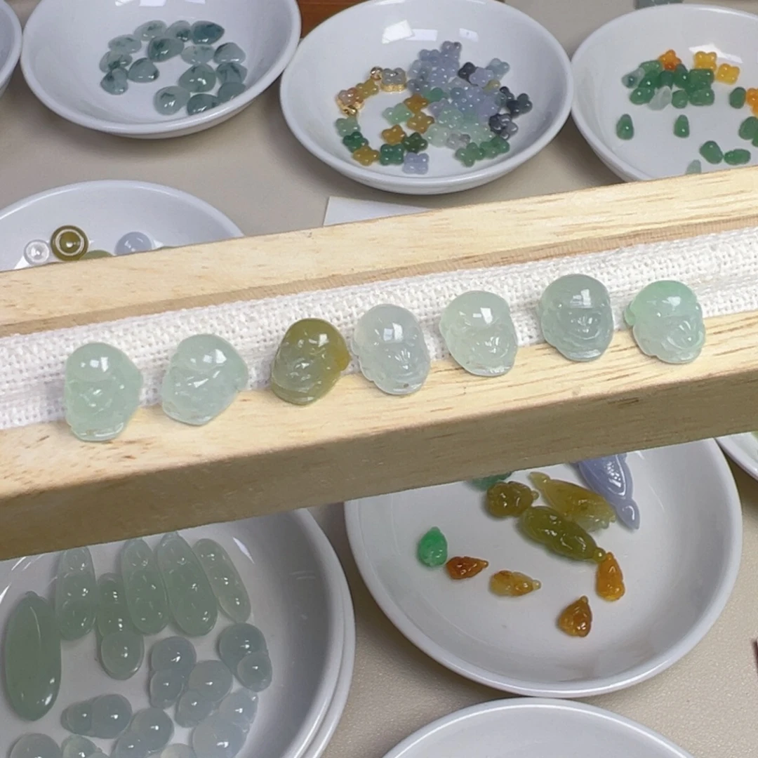 翡翠散珠冰貔貅一只