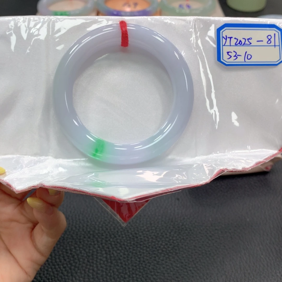 翡翠手镯未镶嵌翡翠