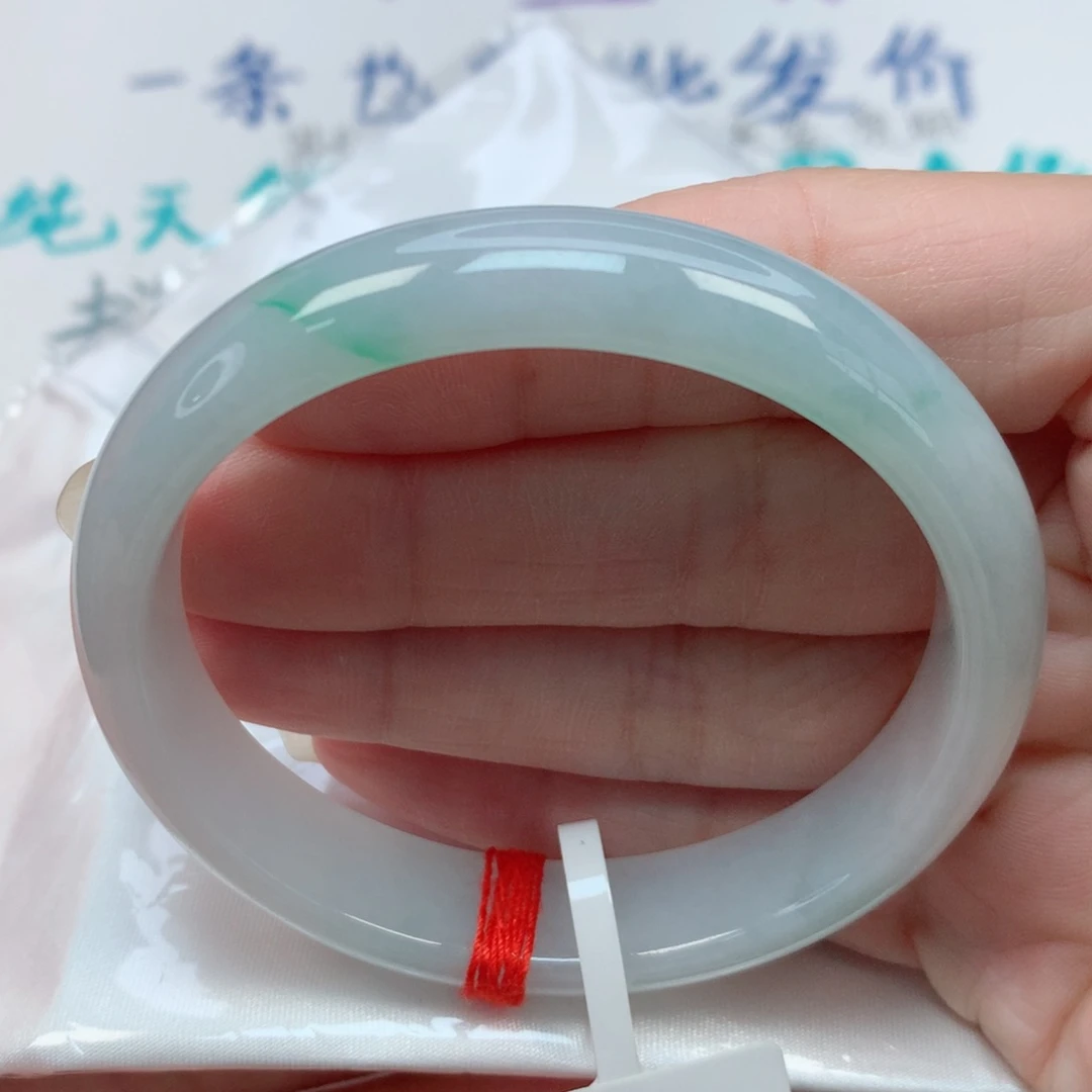 翡翠手镯未镶嵌55贵妃 飘抹金丝绿 完整度高