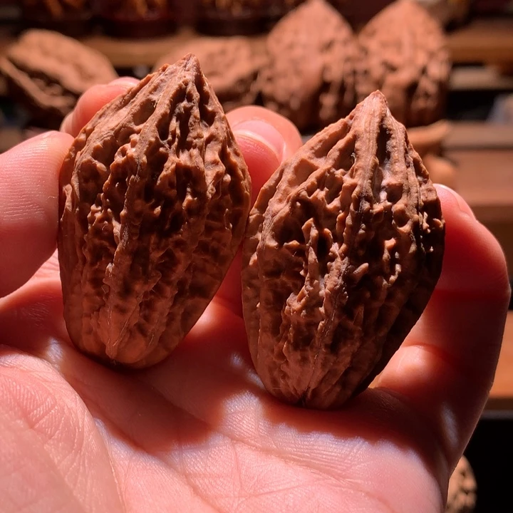 文玩核桃吊坠楸玥核8