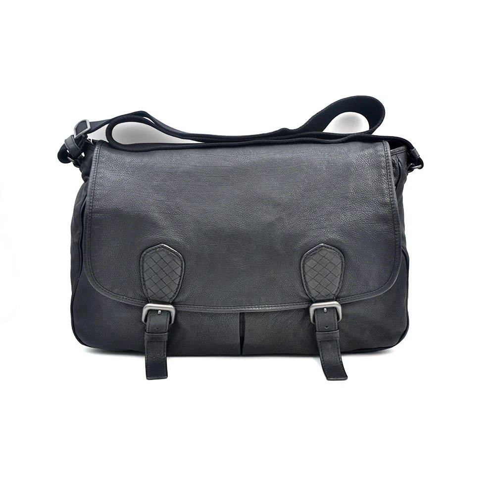 95新 BOTTEGA VENETA/葆蝶家 97新经典黑银编织邮差包40＊30/28650