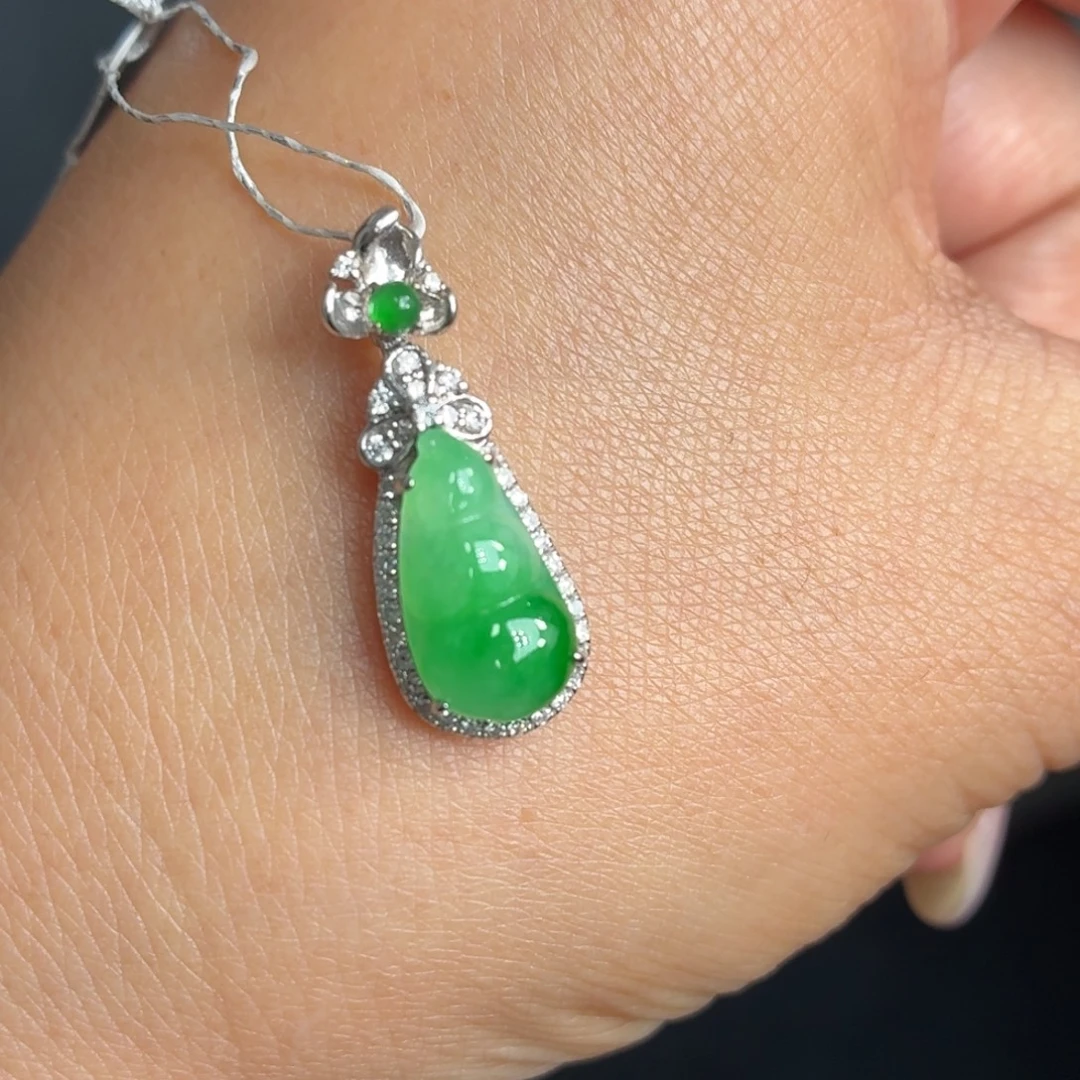 翡翠18K金镶嵌颈饰