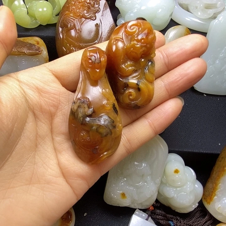 黑***@和田玉未镶嵌颈饰