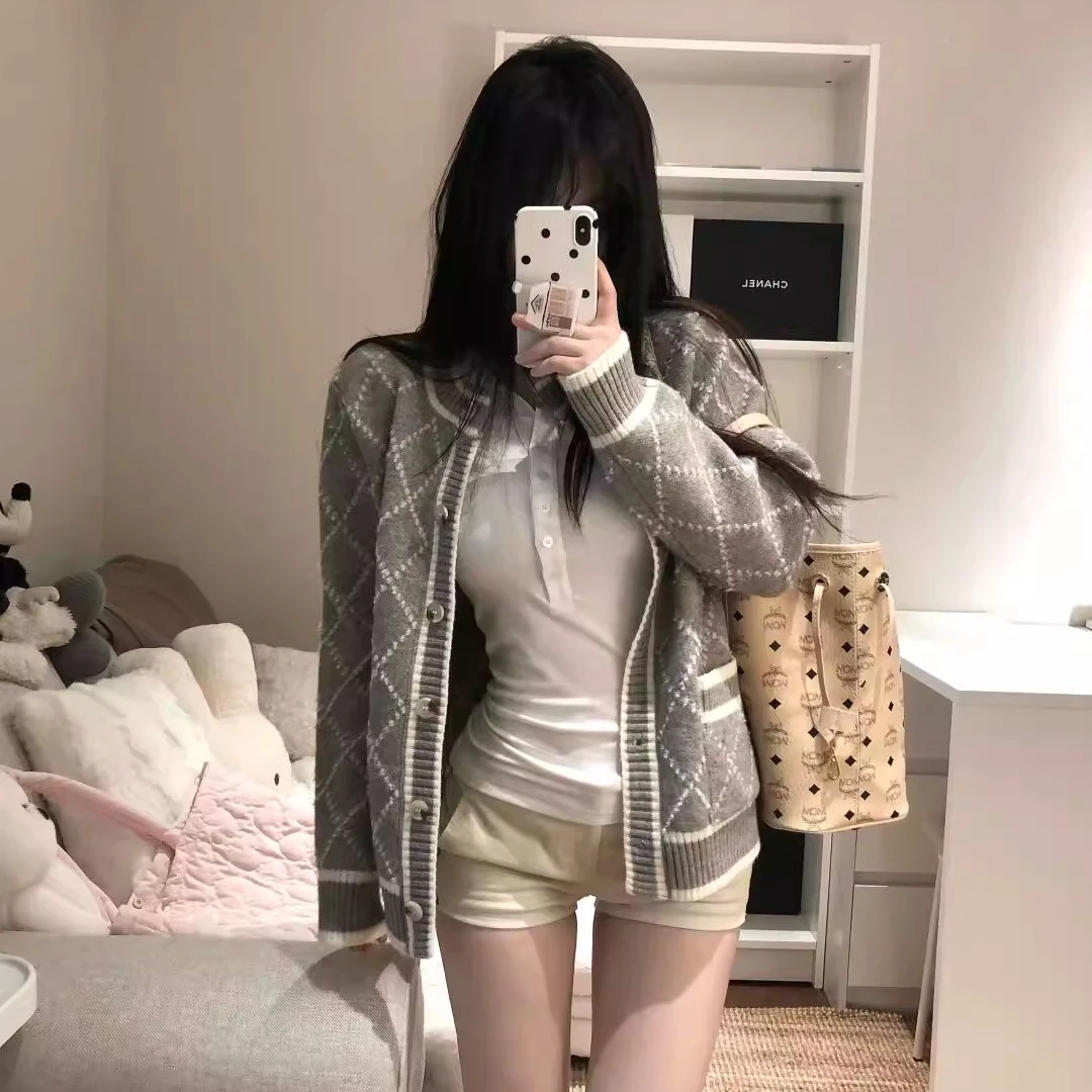 设计感菱格毛衣外套女春秋韩系灰色慵懒高级感小香风轻奢针织开衫