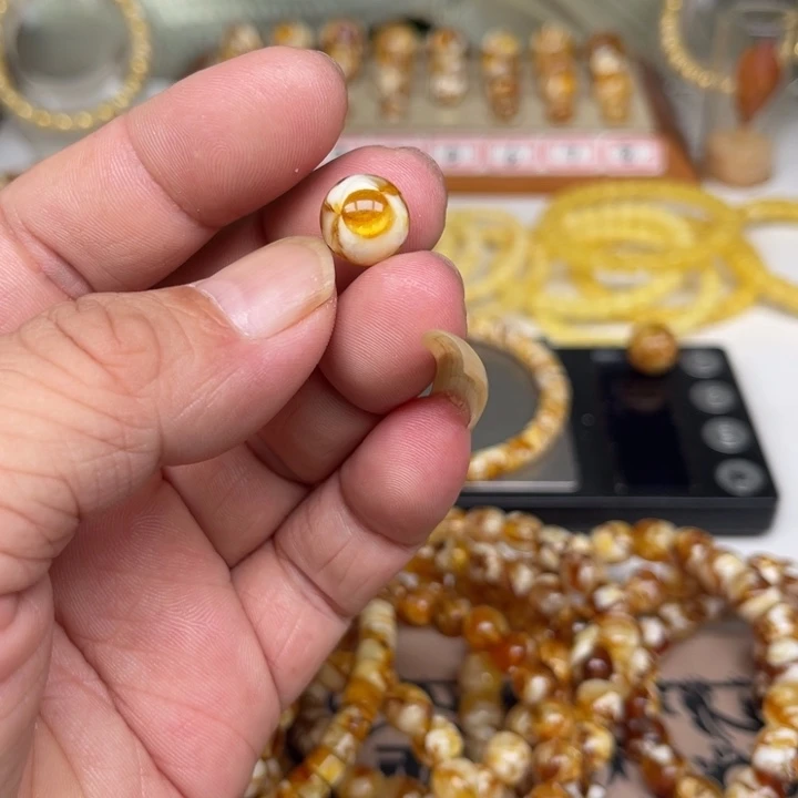 Q***思琥珀未镶嵌裸石82号