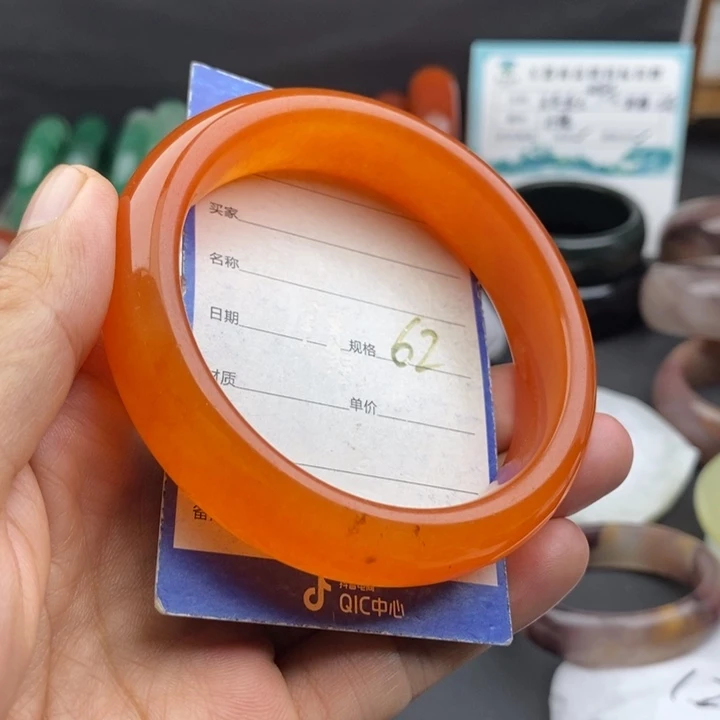未镶嵌手镯石英质玉