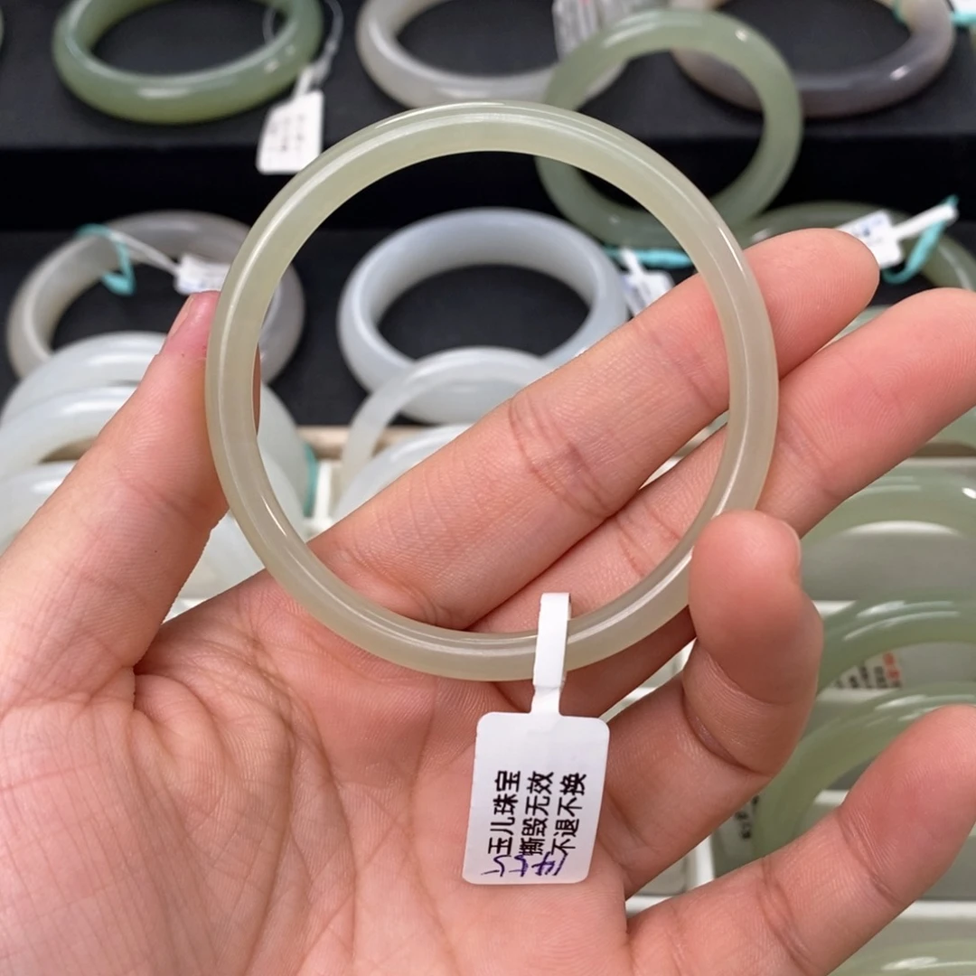 和田玉手镯未镶嵌55.56