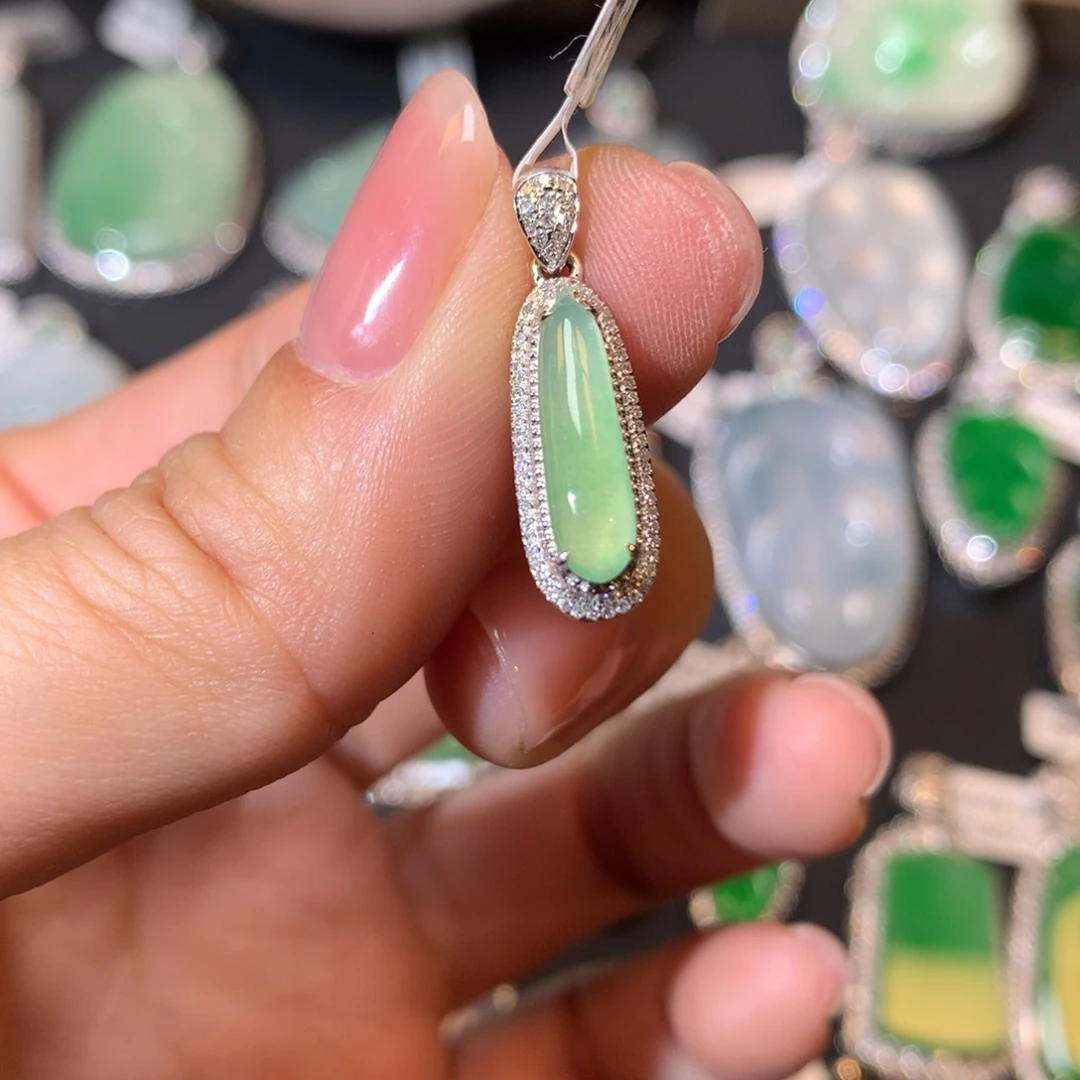 翡翠吊坠(不含链)18K金镶嵌