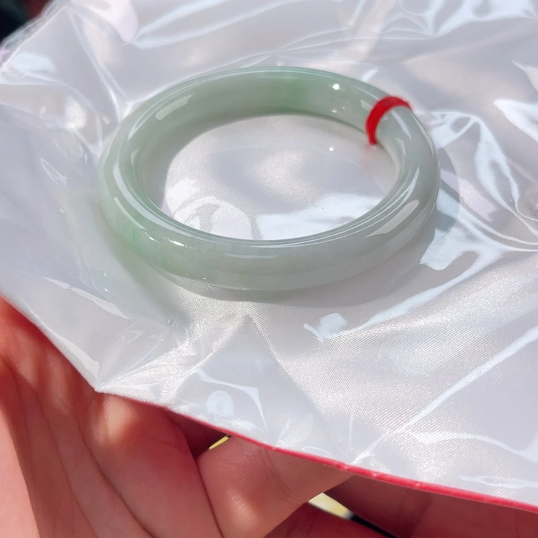 翡翠未镶嵌手镯59胖圆内圈一处微石筋48小时鉴赏淡淡底色