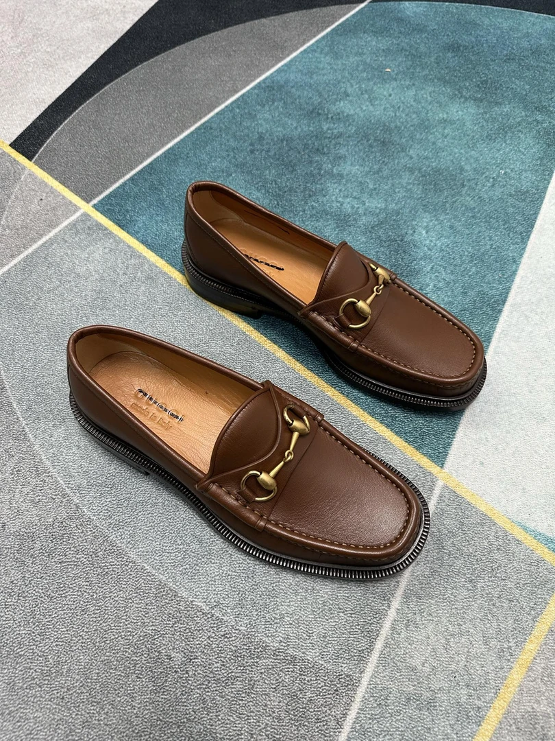 未使用 GUCCI/古驰 男士棕色休闲皮鞋微瑕商品介意勿拍GUC040