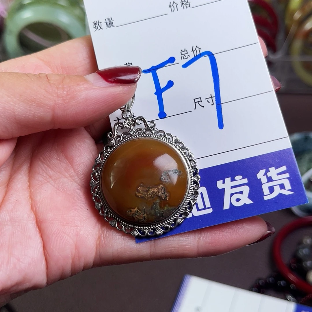 温***夏蛇纹石玉未镶嵌颈饰