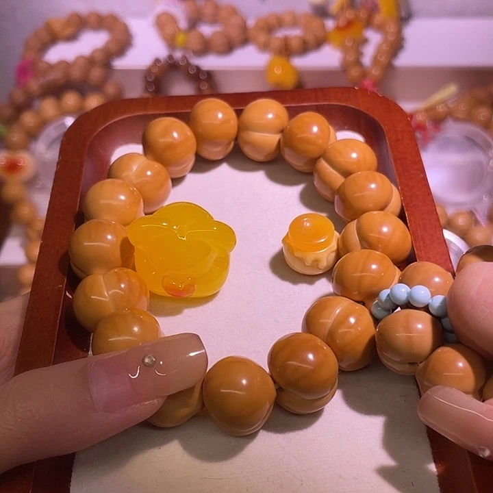 邵****吊坠猴头核桃17+奶油屁桃设计款