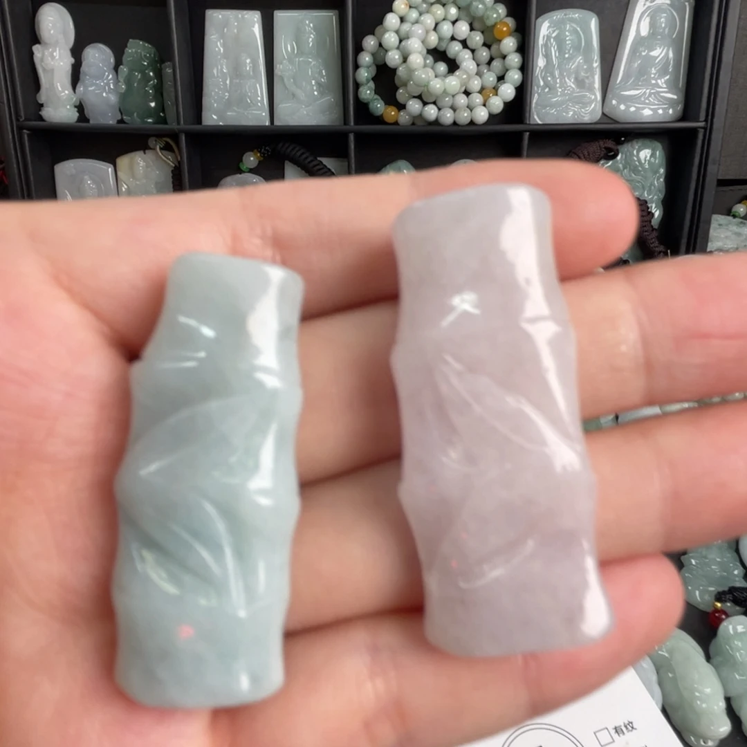 翡翠未镶嵌吊坠(不含链)瑕疵