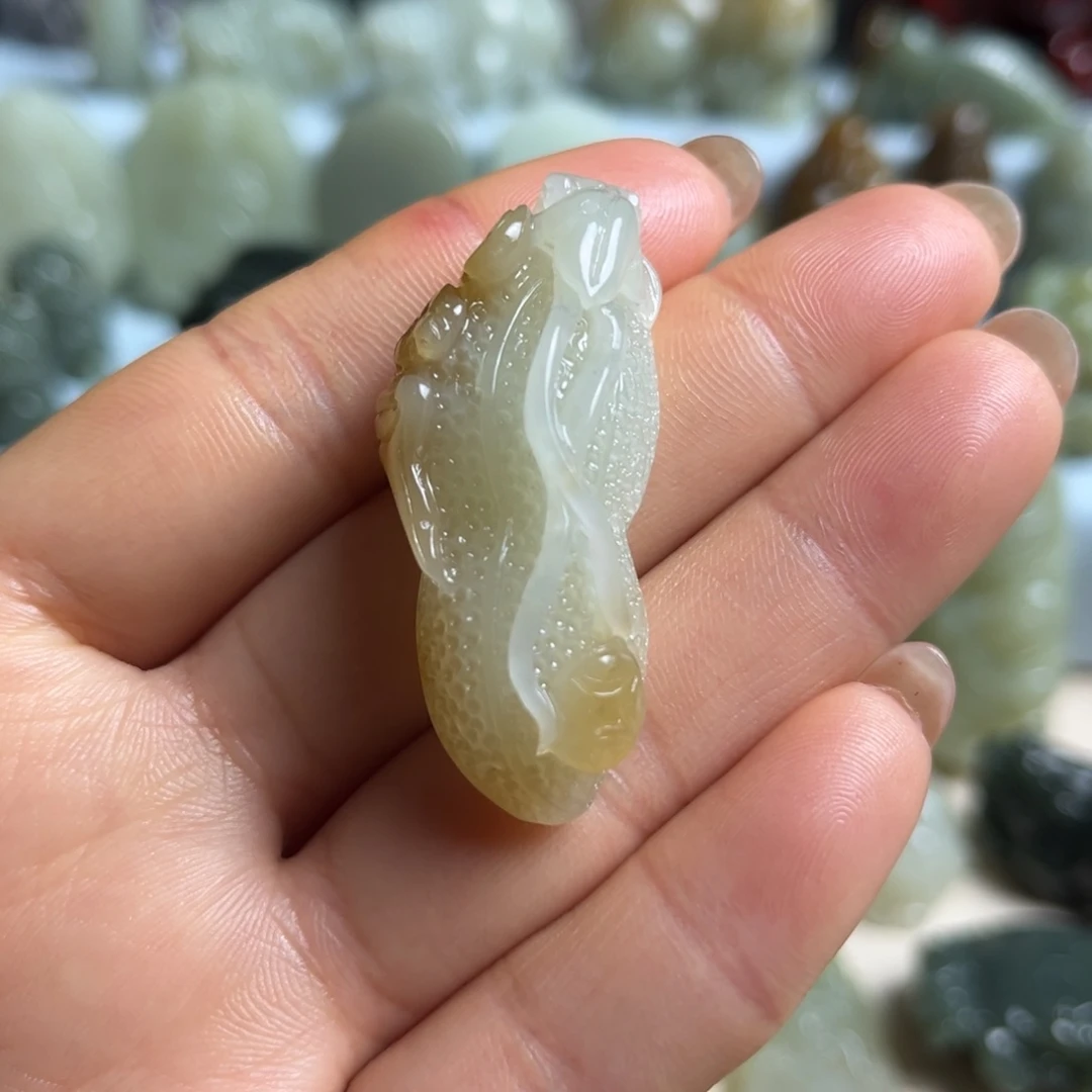 和田玉未镶嵌把件