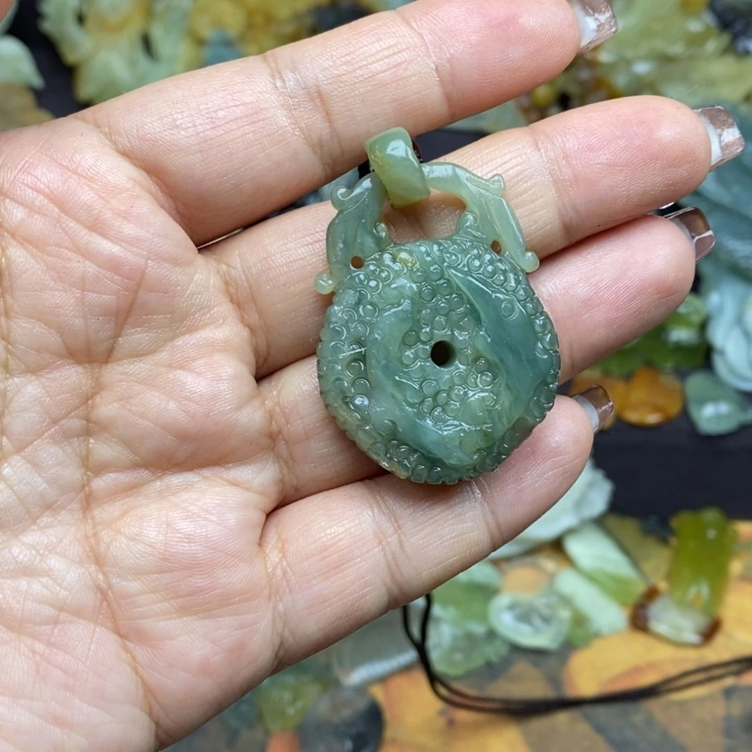 蛇纹石玉颈饰未镶嵌凡*