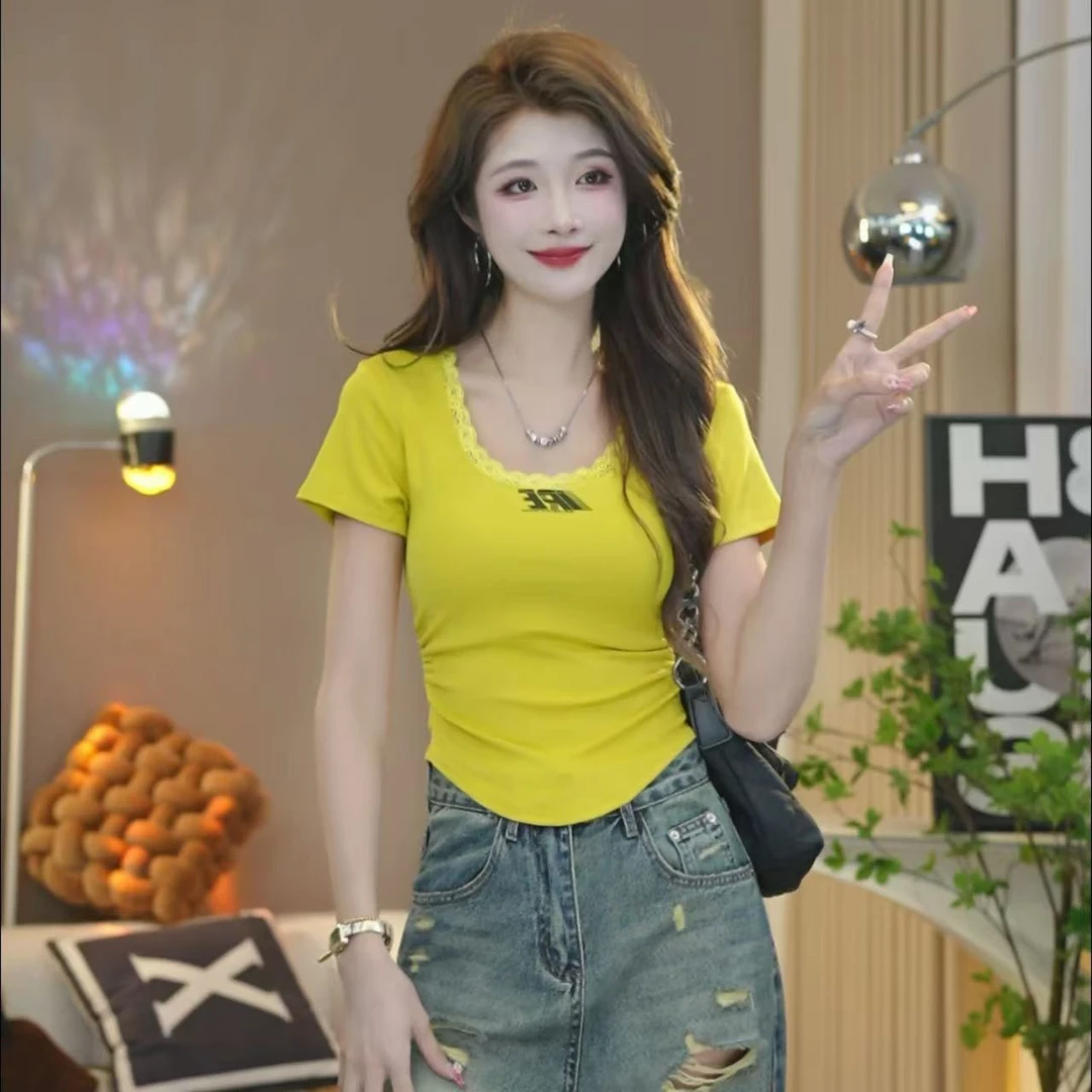 笑歌-蕾丝拼接U领字母印花短袖修身百搭上衣-百搭时尚