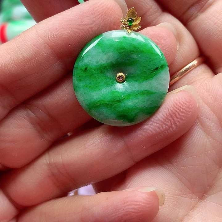 翡翠18K金镶嵌颈饰翡翠