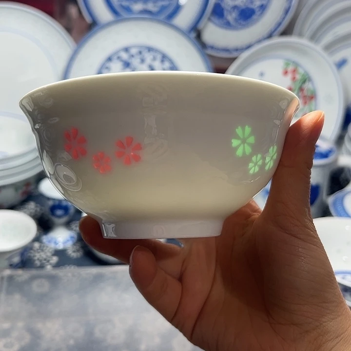 陶纯白雕刻五彩玲珑饭碗
