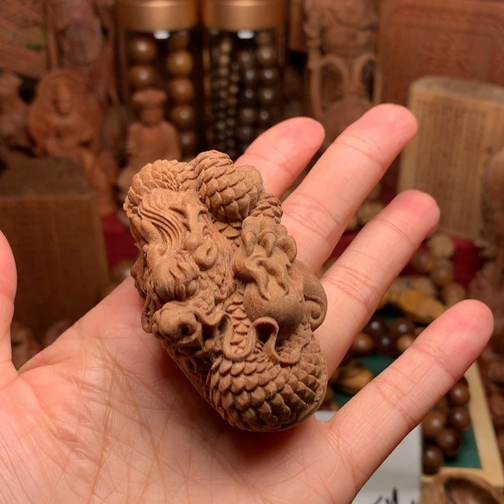 檀香木把件老山檀龙手把件瑕疵