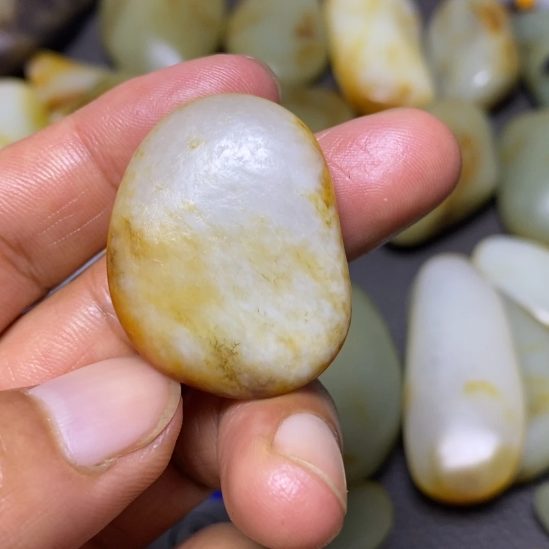 未镶嵌和田玉（糖玉）挂件