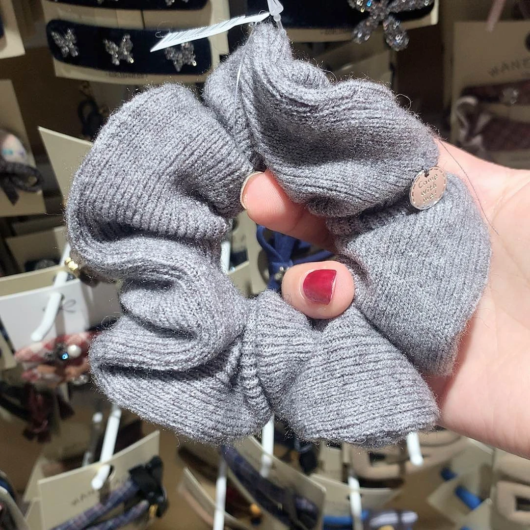 布艺非金属灰色毛线肠圈