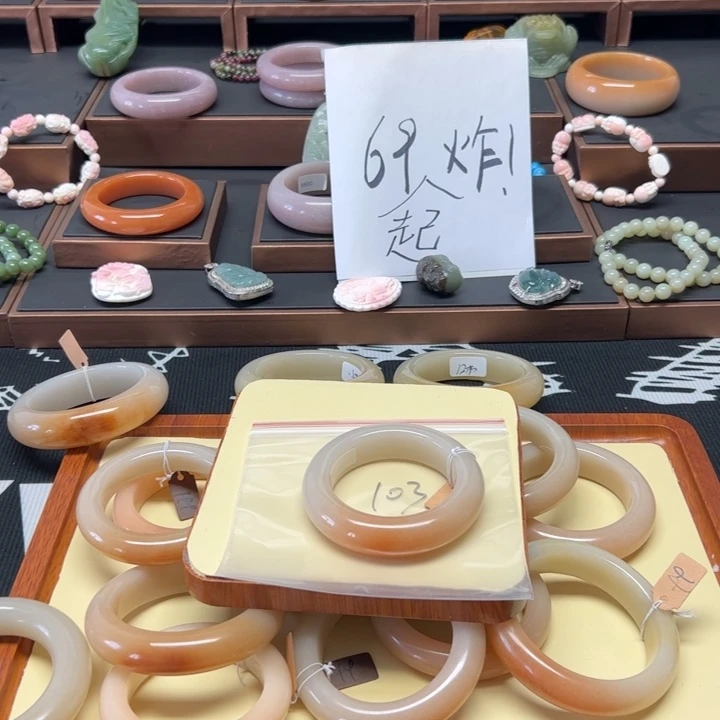 未镶嵌手镯石英质玉滴**?103